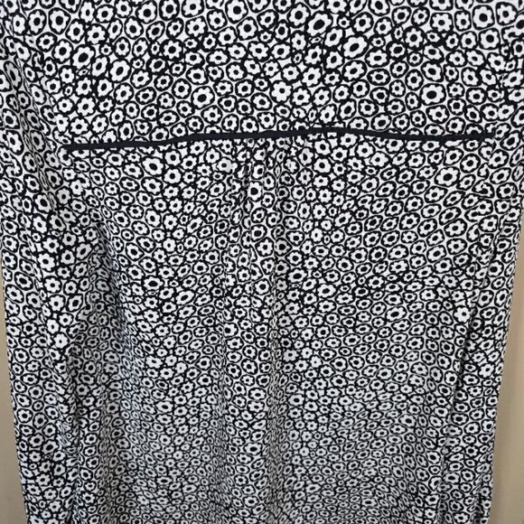 Like NEW Talbot's Bow-Tie Blouse in Black & White Flower Pattern XS - Picture 6 of 7
